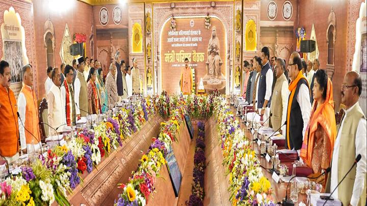 मध्यप्रदेश ने देश में सबसे पहले “ई-समन” व्यवस्था लागू की..?