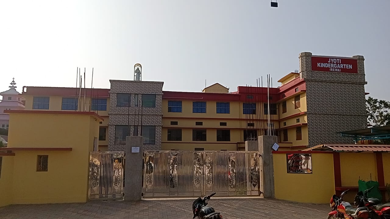 , स्कूल प्रबंधन और शिक्षा विभाग में हलचल देखिये क्या है पूरी खबर..?